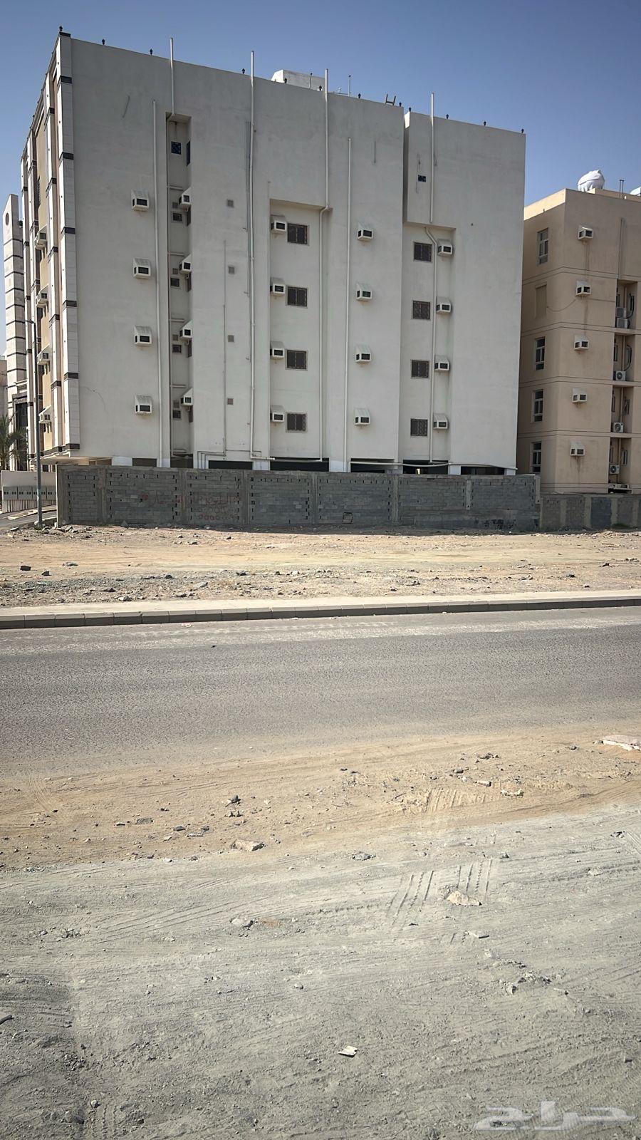 للايجار قطعتين بمساحة 1140 على الدائري الرابع بمخطط الريان64360147890049110