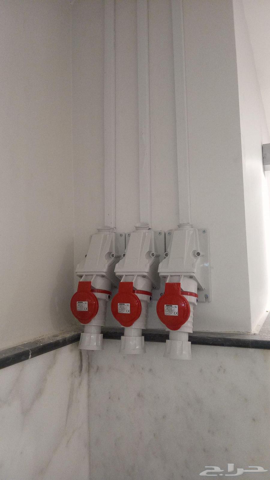 كهربائي عمائر وفلل وفنادق جميع أشغال الكهرباء وصيانه من البد64379941178243113