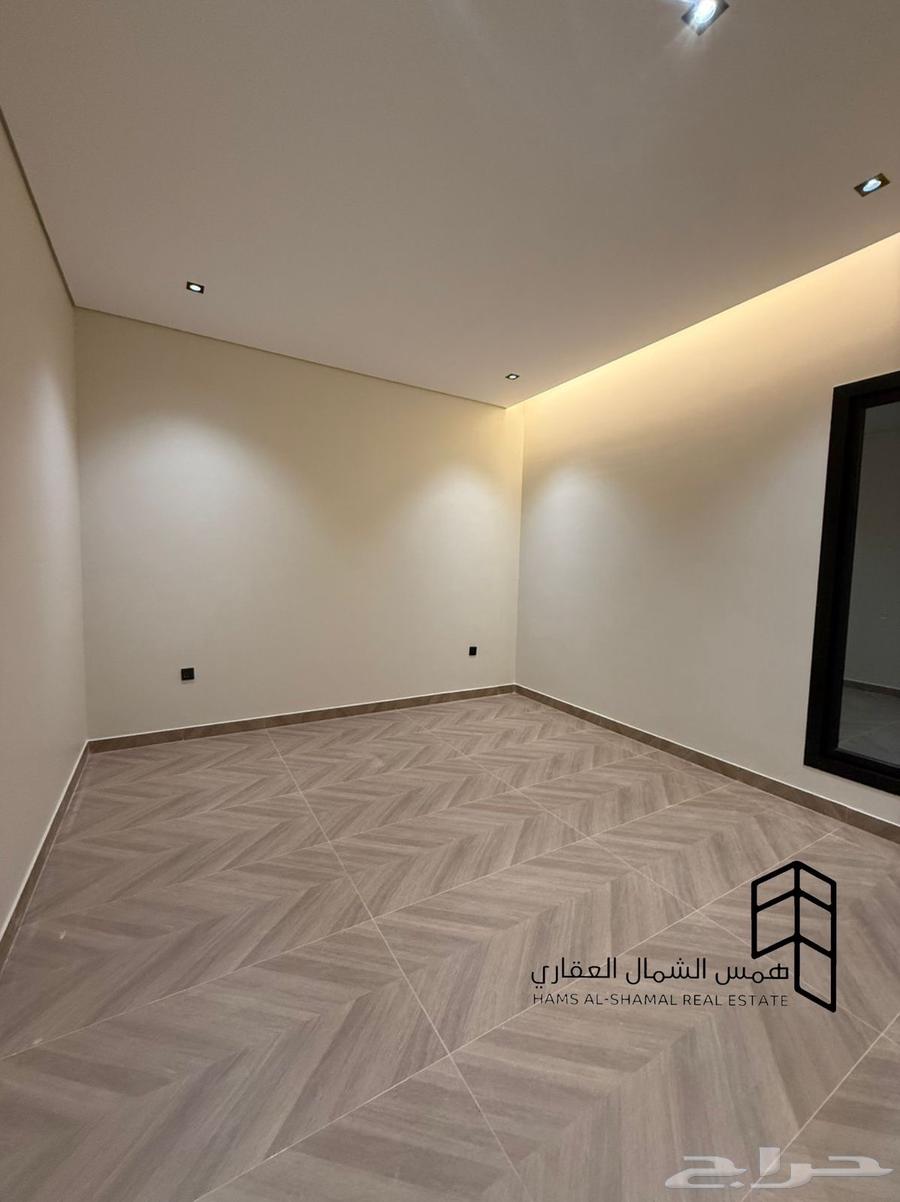 للبيع فيلا نص ارض ع شارعين حي الفلاح64379889190658114