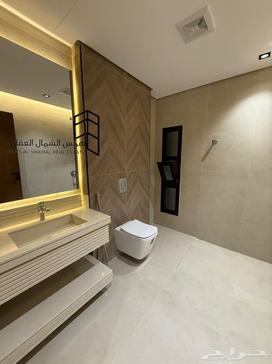 للبيع فيلا نص ارض ع شارعين حي الفلاح64379889190658113