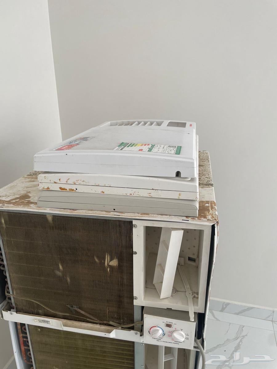 Excellent condition window air conditioners, one of them is almost new64370263245314110