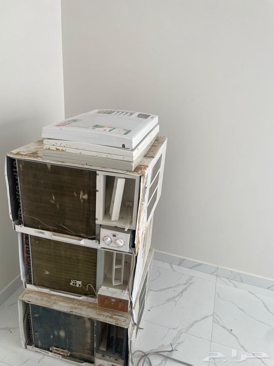 Excellent condition window air conditioners, one of them is almost new64370263245314111