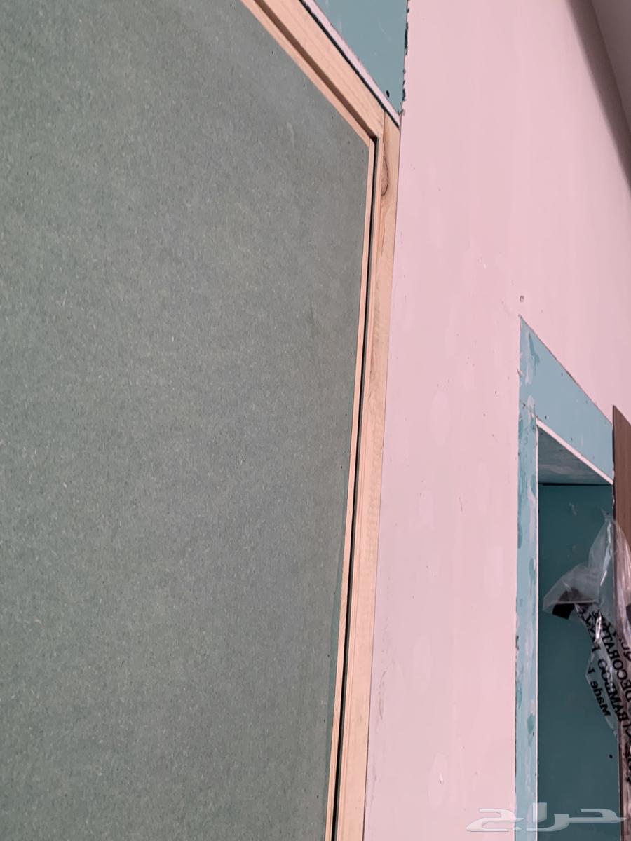 باب مخفي. Hidden door.64379941561219111