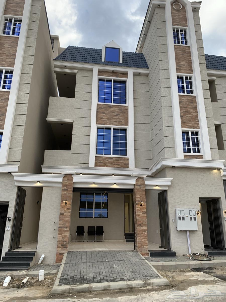 للبيع شقق تمليك علوي مع سطح مصعد راكب حي المعارض السعر 52064379854980227111