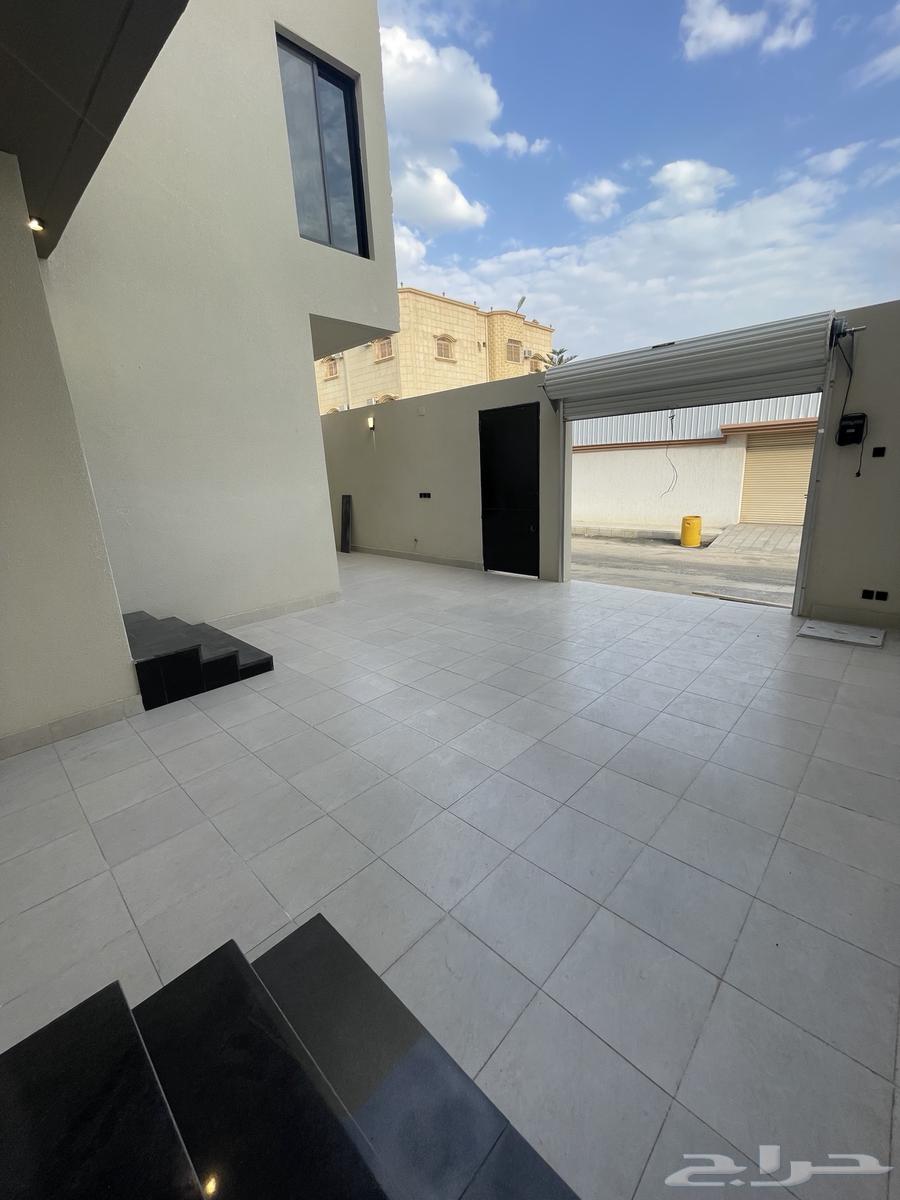 للبيع فيلا دوبلكس تشطيب مودرن غرب الخميس64370095788290113