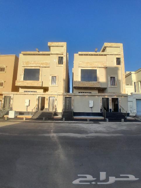 للبيع روف علوي مع ملحق تشطيب راقي 9غرف حي الطلح خلف الراقي64379819976706110