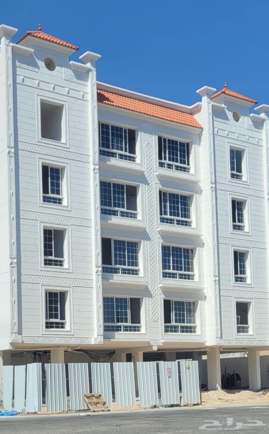 Restoration of old facades and working on colored plaster and stone alternative decorations64379890494339114