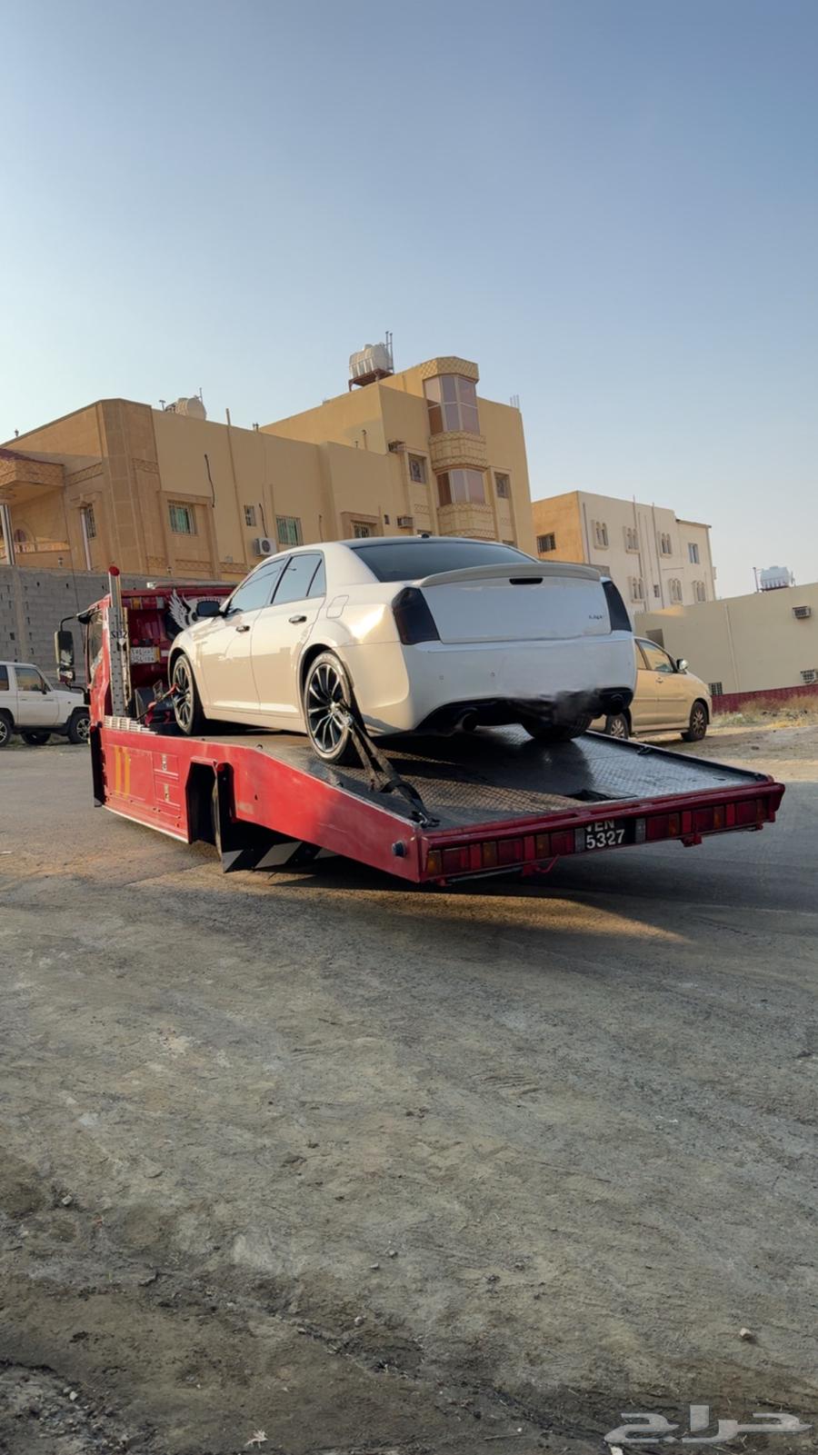 A flatbed truck available in Jeddah with a driver available in the southern region during Dhuhr or Asr 05348445464403505152129110