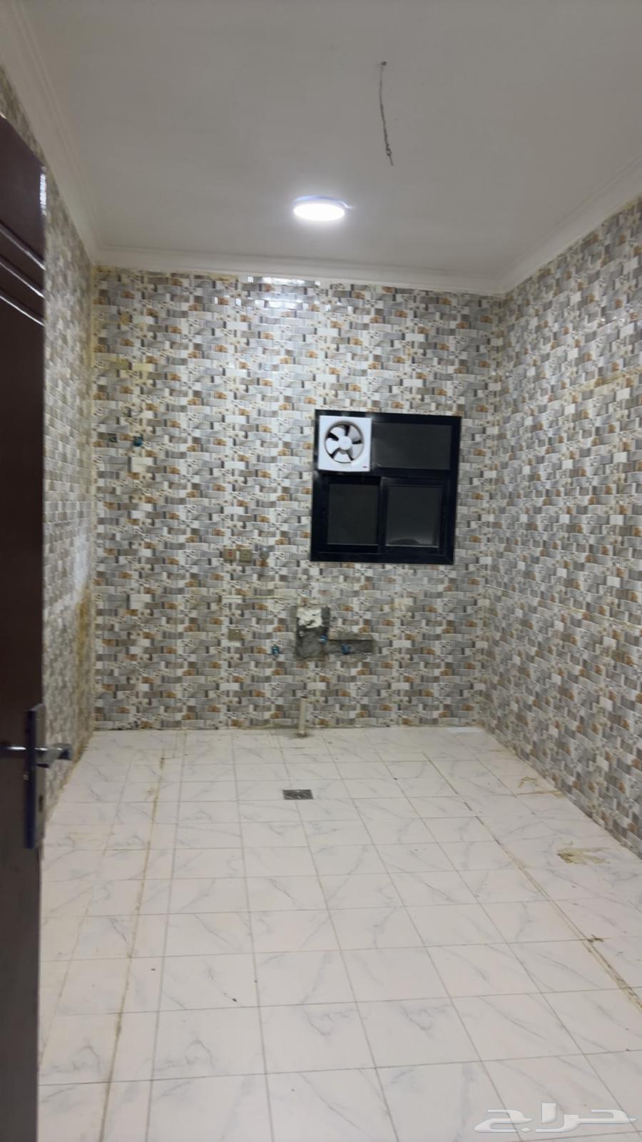 شقة للايجار حي العزيزية64379923920899111