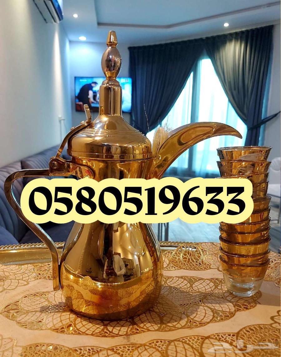 Coffee Maker, Waiters, and Host64403116768001110