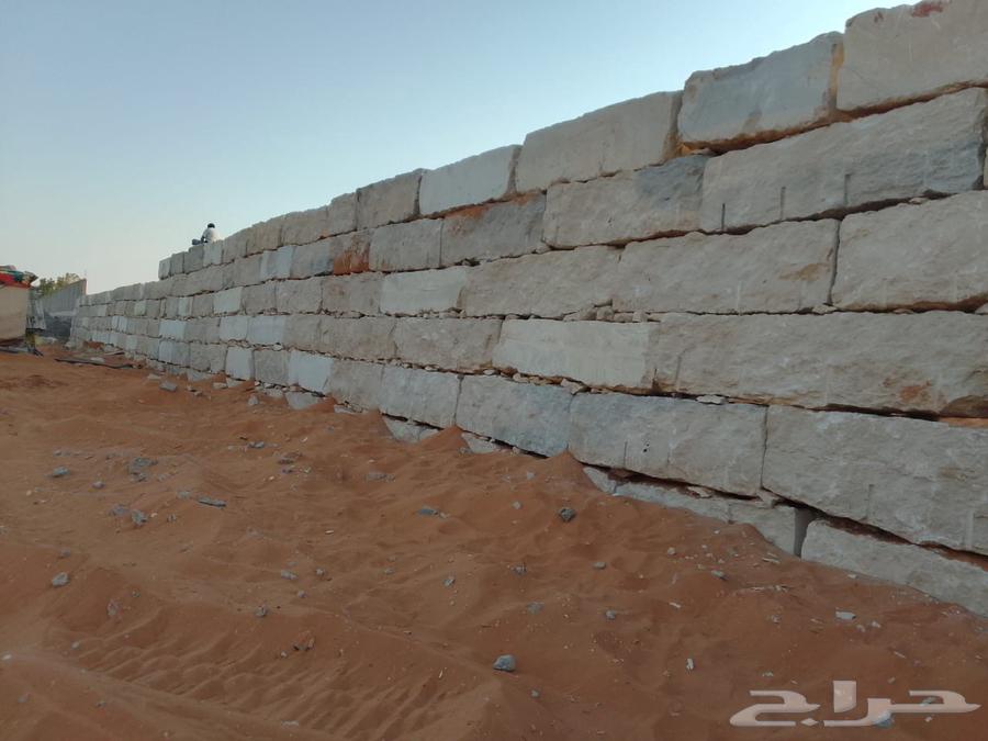 نقوم بتركيب الشبوك بجميع أنواعها وتسوير المزارع بلا حجر الطب64403314971649111