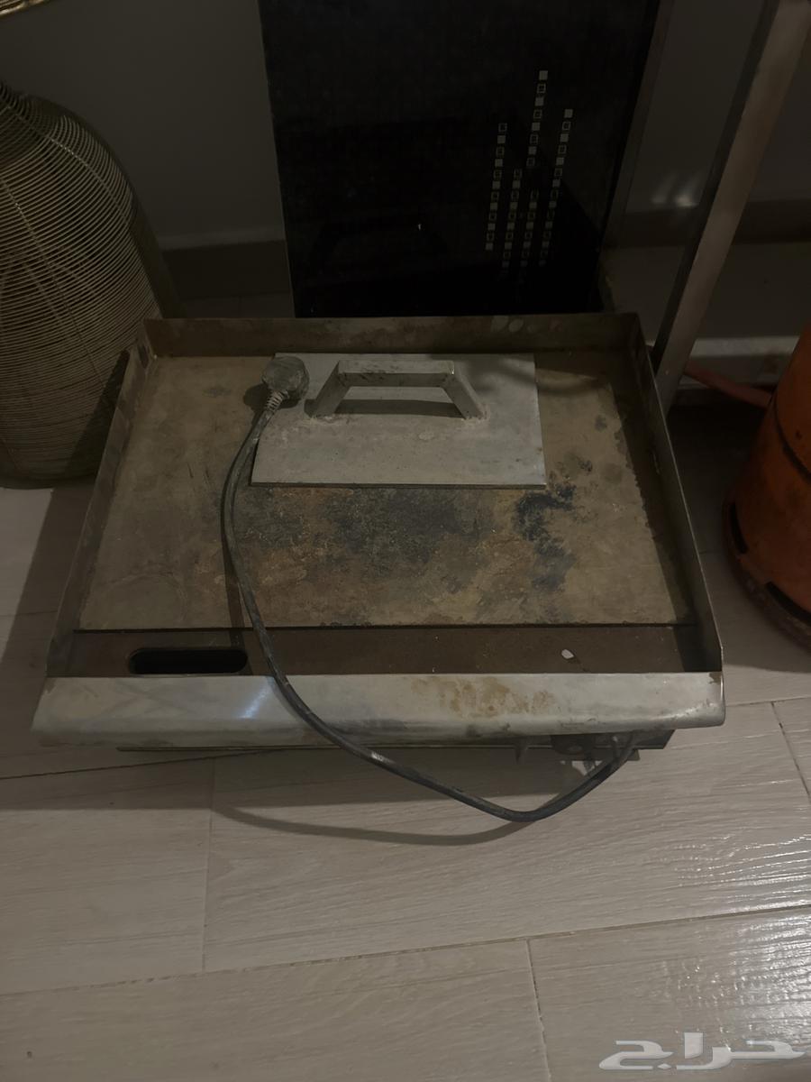 A complete buffet set of tools including oven, heater, boiler, potato, and many other things64403283219329112