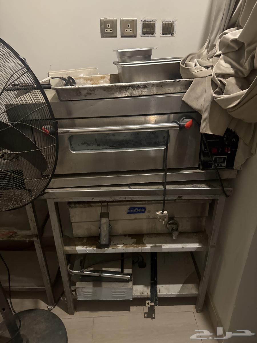 A complete buffet set of tools including oven, heater, boiler, potato, and many other things64403283219329110