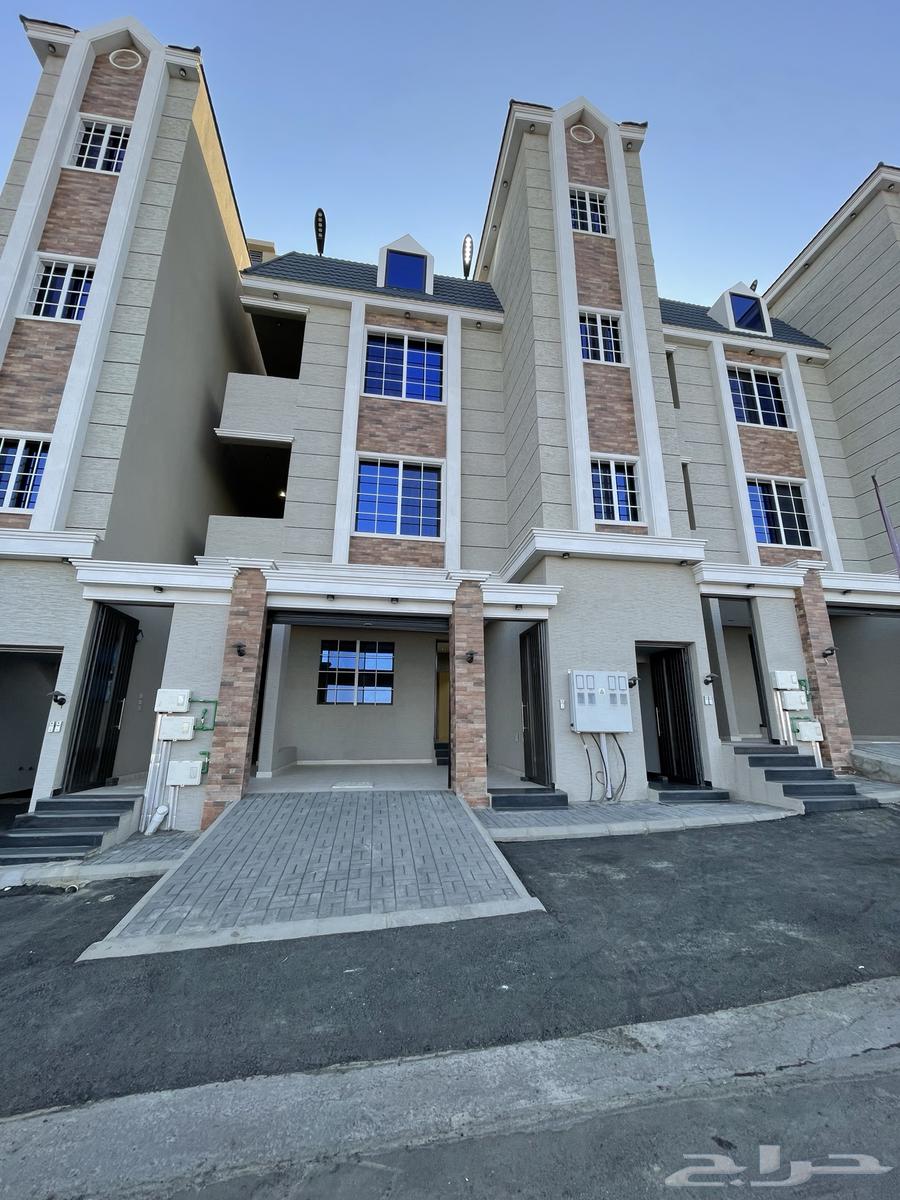 للبيع شقق ارضيه وعلويه تشطيب ممتاز بحي المعارض64403115764353110