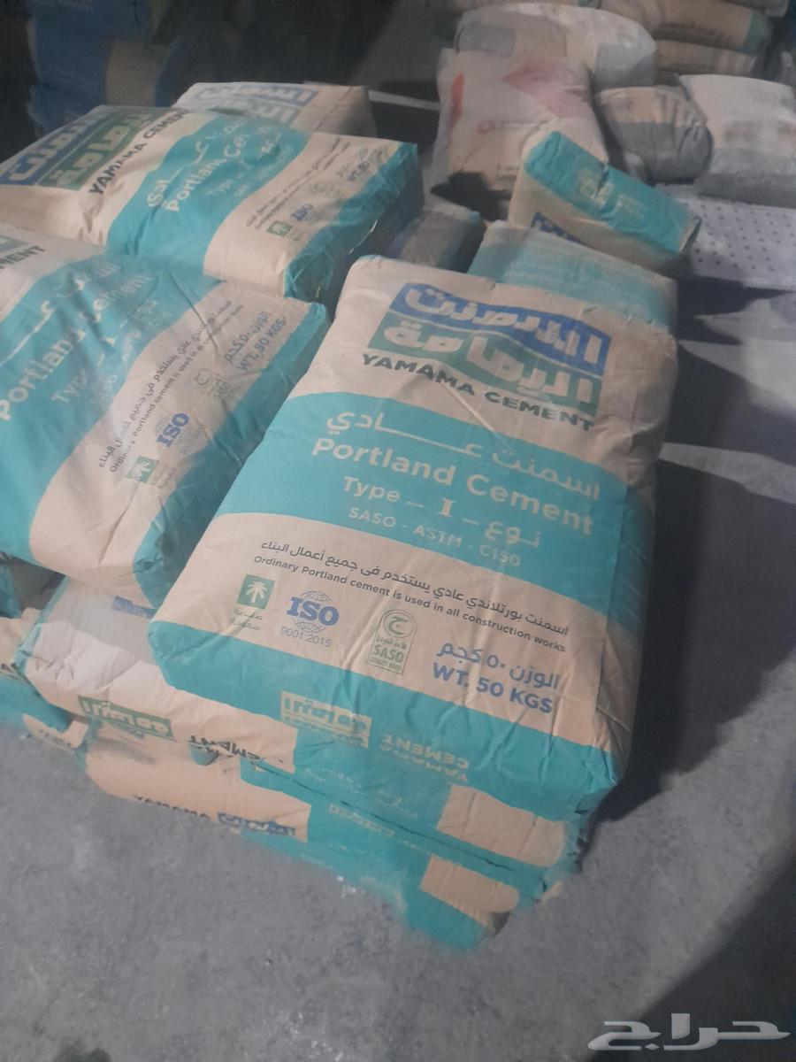 Cement, sand, tiles and gravel simplified64403116777347114