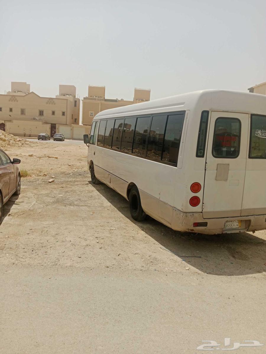 Air-conditioned buses for transporting workers in west Riyadh from Hayy Al-Layth64403409361666110