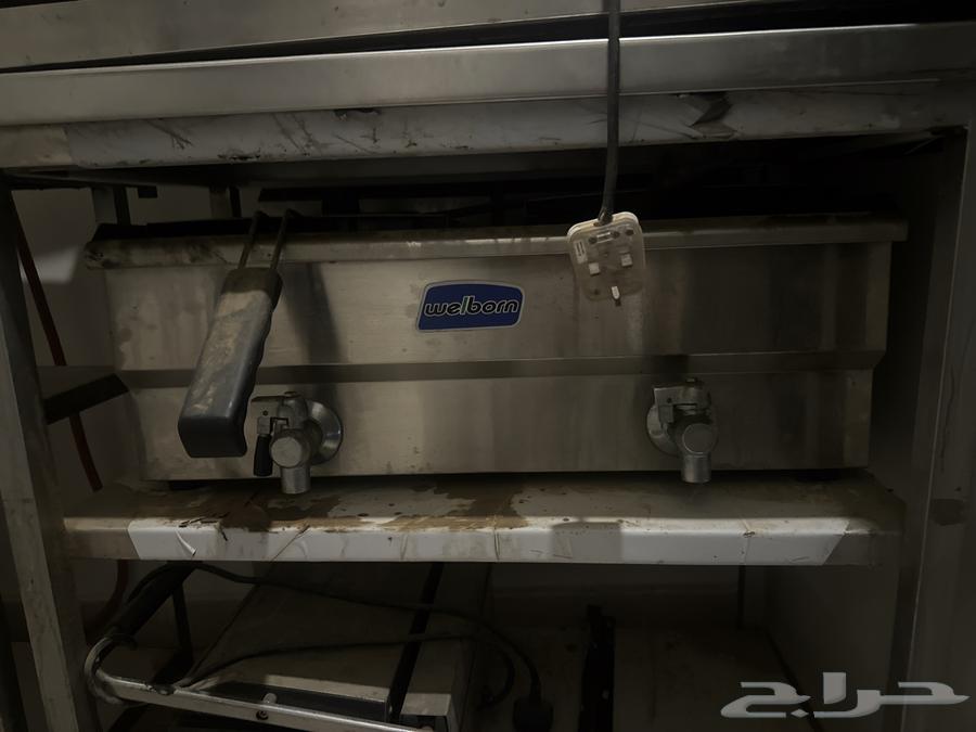 A complete buffet set of tools including oven, heater, boiler, potato, and many other things64403283219329113