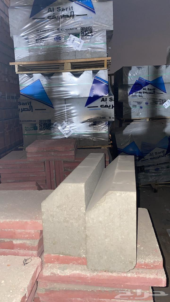 Cement, sand, tiles and gravel simplified64403116777347112