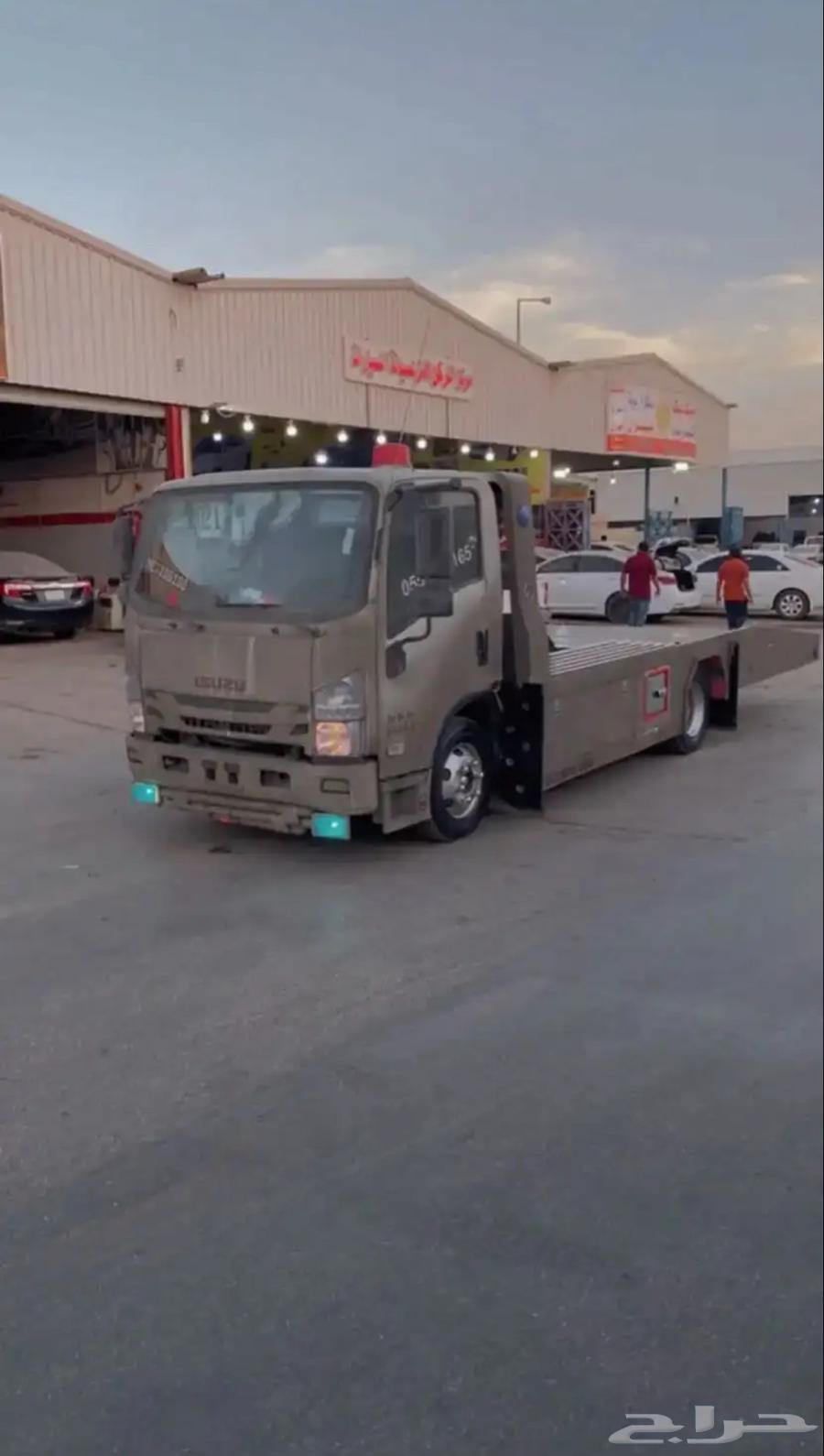 سطحه للمشاوير داخل الرياض وخارجه64403790378241110