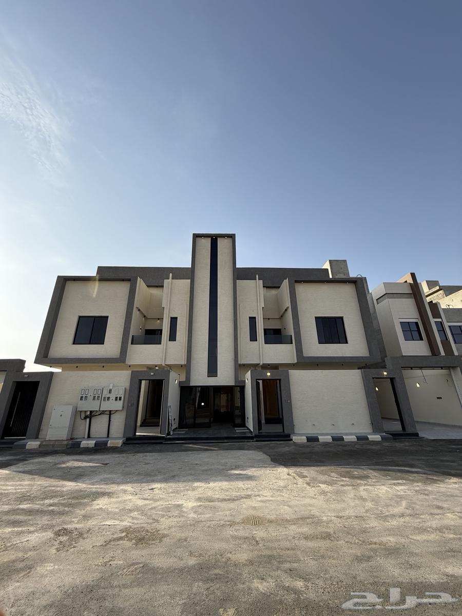 للبيع دور أرضي بحوش كبير ومداخل خاصة - جانب حديقة الزهور64403200696449112