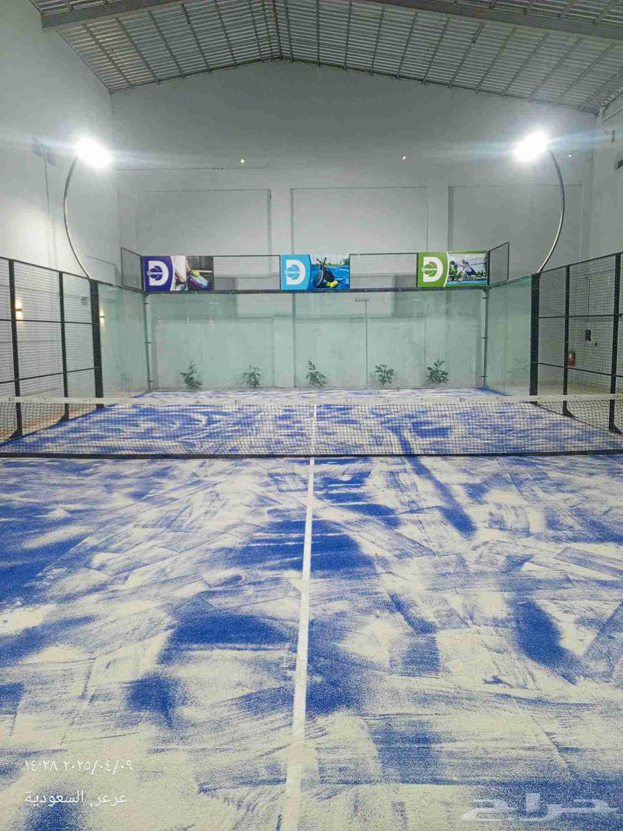 فني تركيب ملاعب بادل في المملكة العربية السعودية بخدمة ممتاز64403727306754111