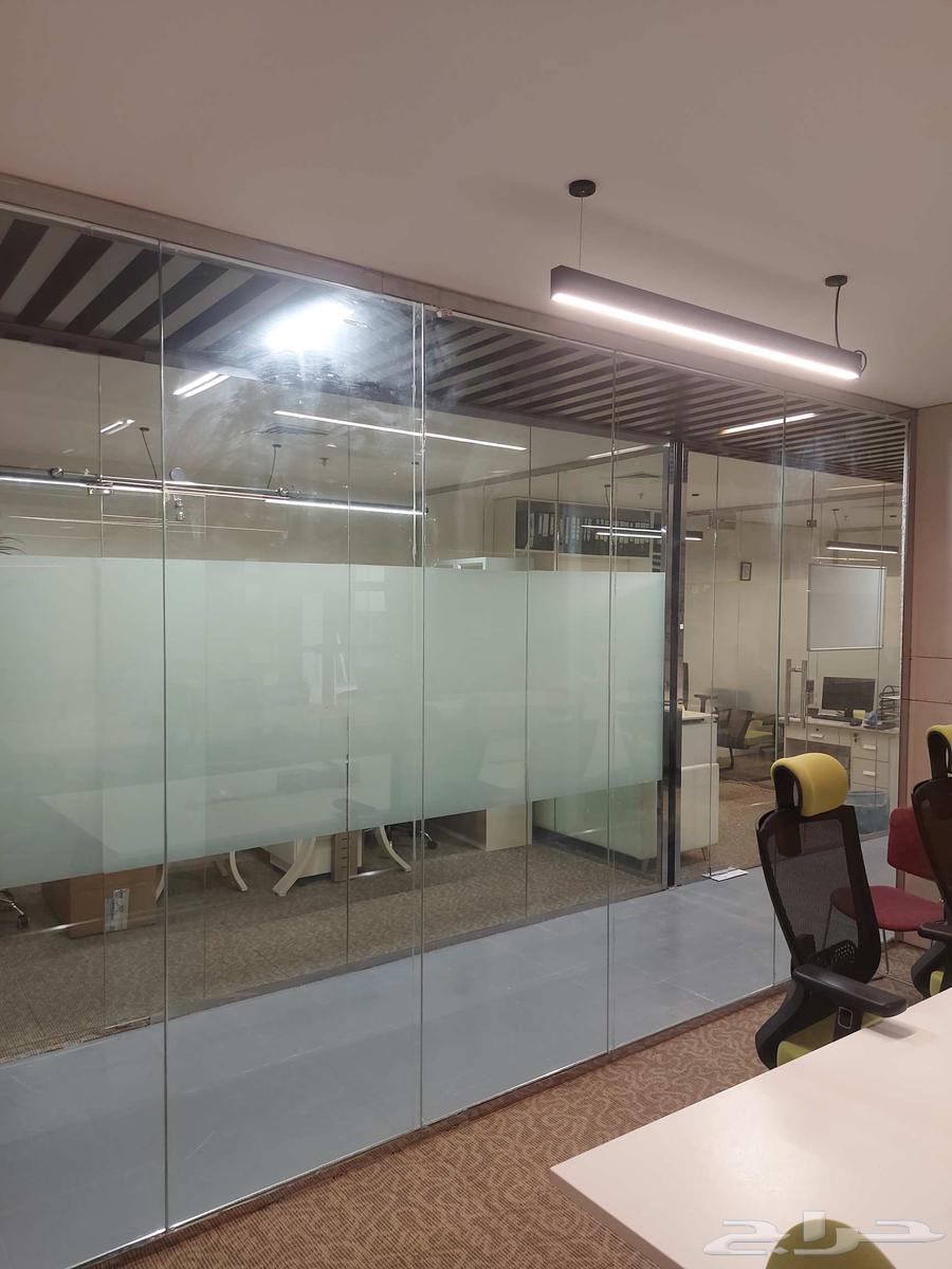 فني المنيوم زجاج سكريت لجميع اعمال الالمنيوم والزجاج اا64403727568385110