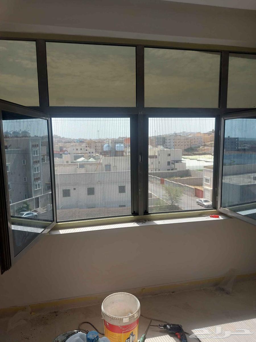 فني المنيوم زجاج سكريت لجميع اعمال الالمنيوم والزجاج اا64403727568385112