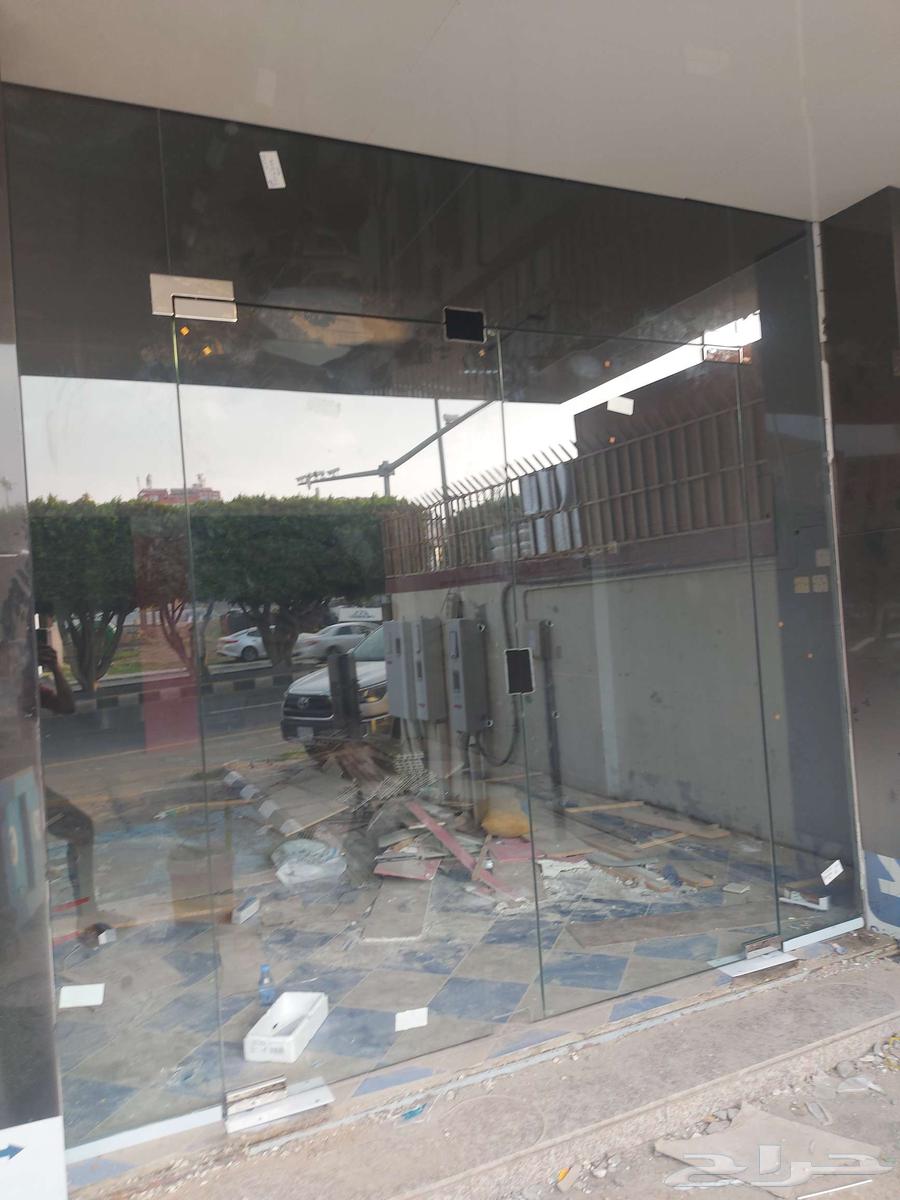 فني المنيوم زجاج سكريت لجميع اعمال الالمنيوم والزجاج اا64403727568385113