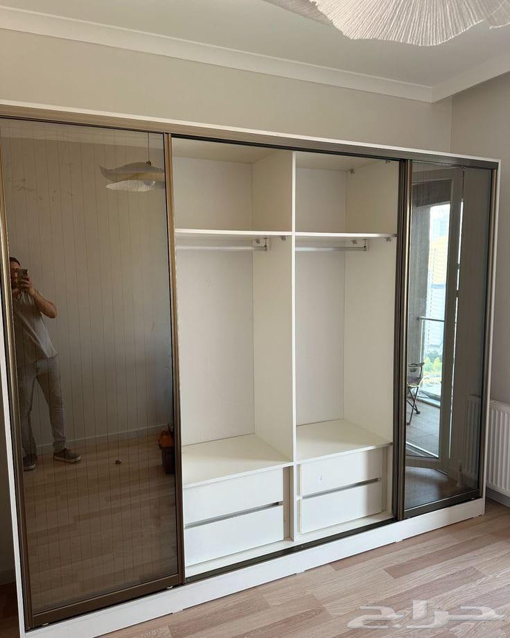 Carpenter specializing in custom cabinets and wooden decorations, and all carpentry work64403585969154111