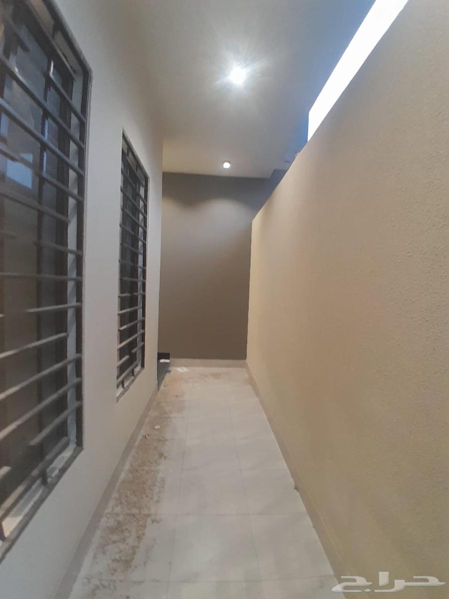 للبيع دور ارضي بمدخل مستقل من 6غرف بحي الحسام ب570الف64403249999106111