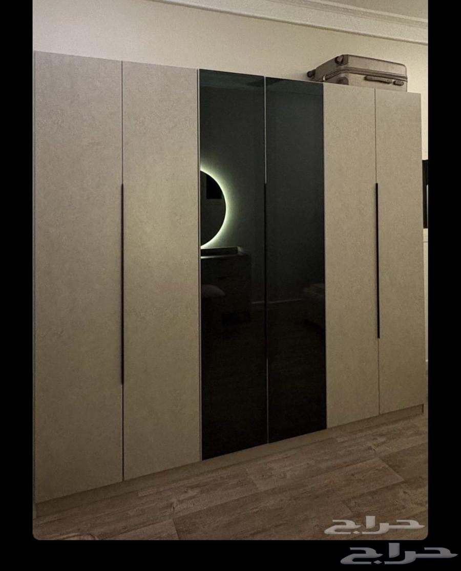 Carpenter for assembling rooms, Tom installed new and old64422974476803113