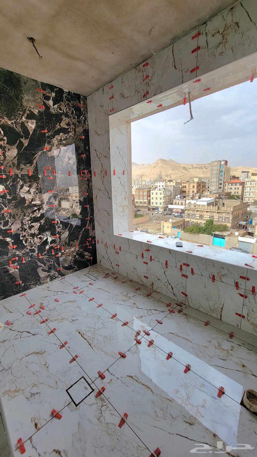 Porcelain ceramic tiler, breaking and installing old and new tiles64422864217602112