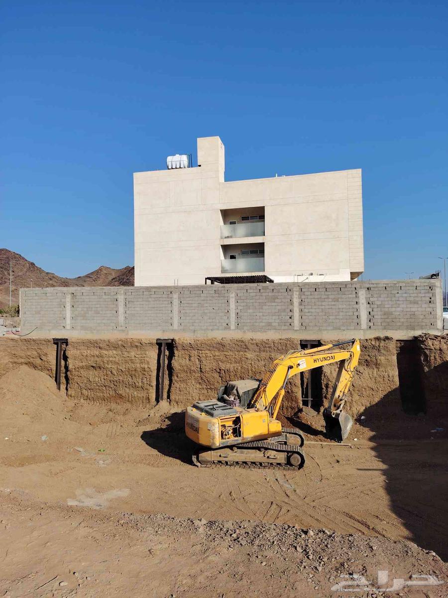 بوكلين للاجار حفر اراضي تكسير جبل ترحيل مخلفات داخل المدينه64422912436866110