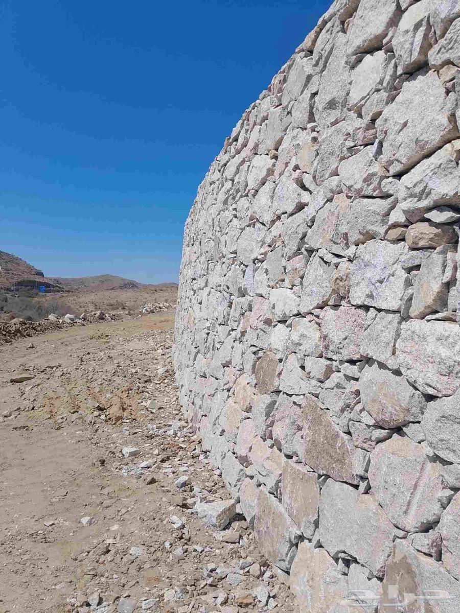 لدينا معلمين بنا الحجر يد ولدينا بنا حجر كبير ولدينا رص اراض64422723928451110