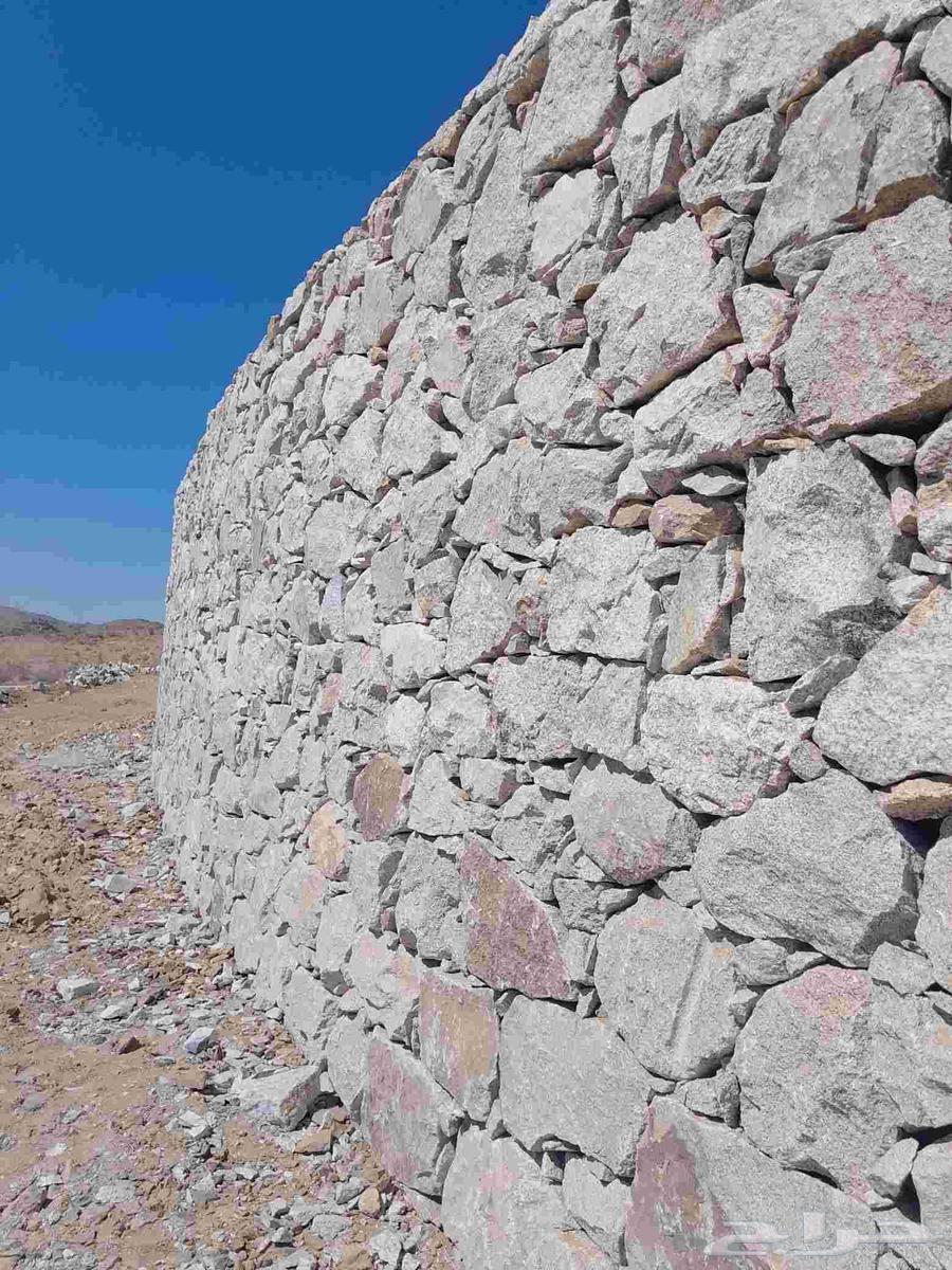 لدينا معلمين بنا الحجر يد ولدينا بنا حجر كبير ولدينا رص اراض64422723928451113