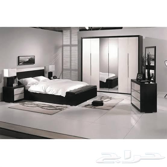 Carpenter for assembling rooms, Tom installed new and old64422974476803110