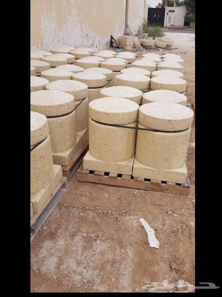 We have concrete parking stops, bollards, and concrete barriers available64422912550659112