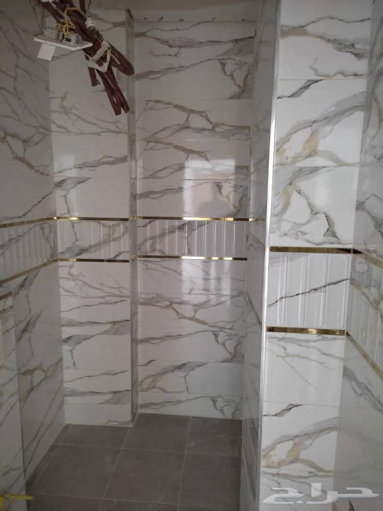 Porcelain ceramic tiler, breaking and installing old and new tiles64422864217602114