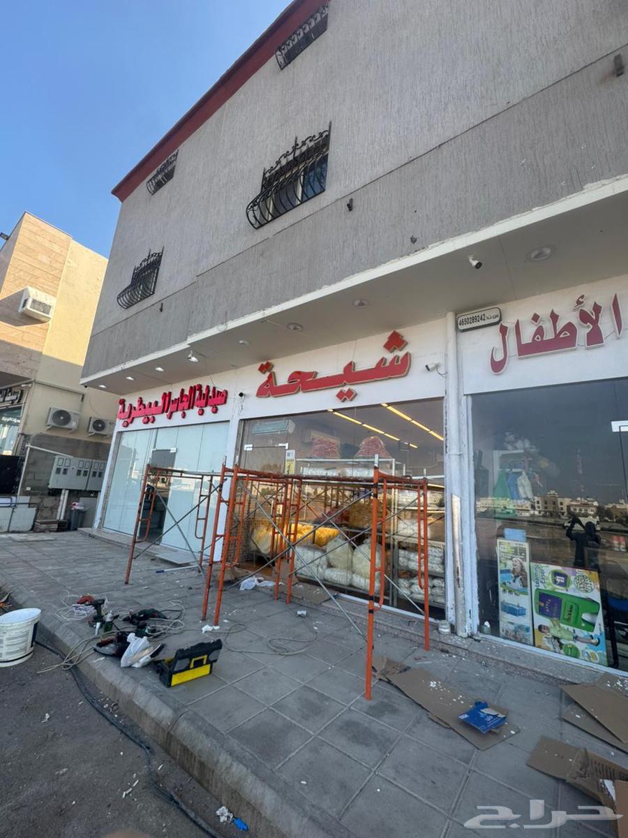 Installation of Store Signboards with Prominent Letters64403886468225113