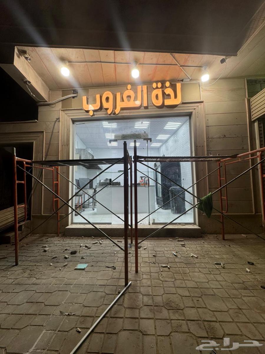 Installation of Store Signboards with Prominent Letters64403886468225114