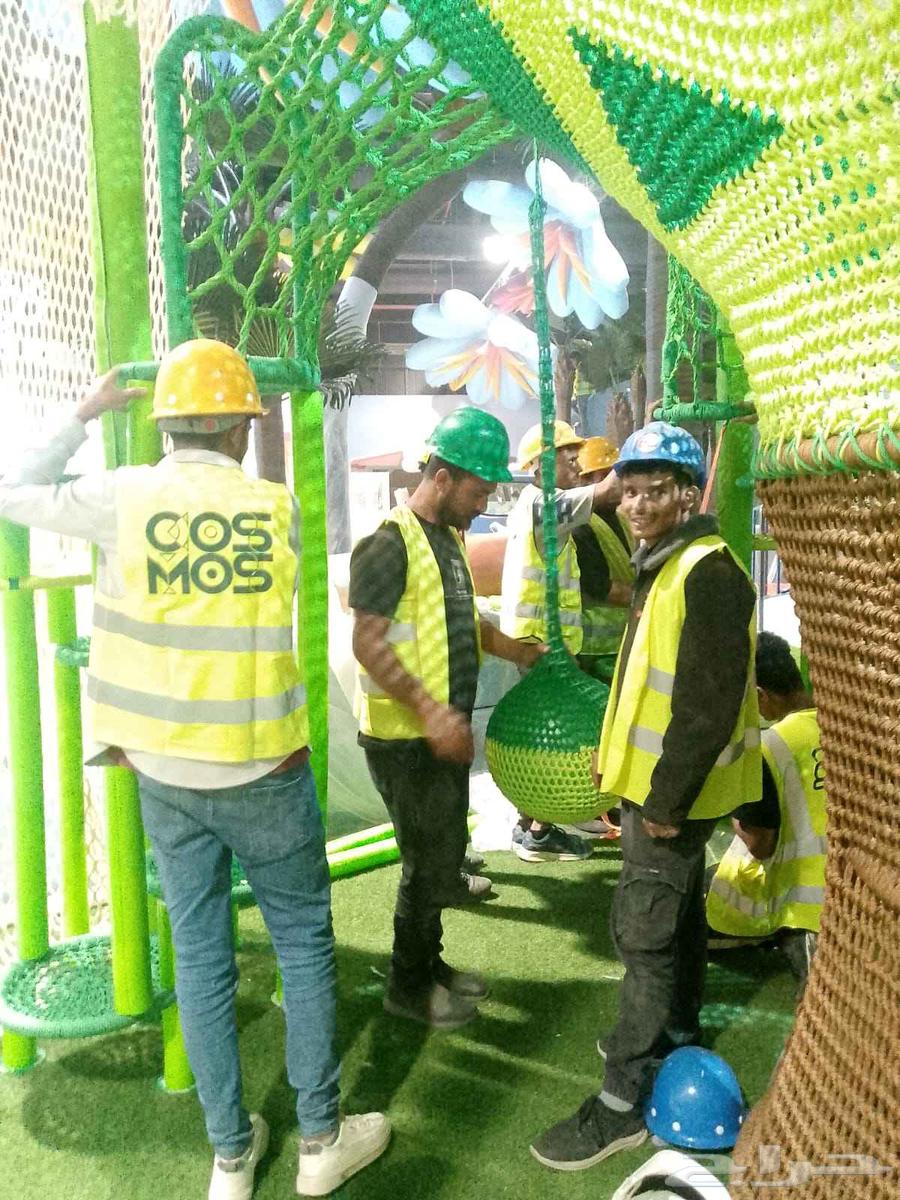 We have loading and unloading workers available everywhere, message us64423322419459110