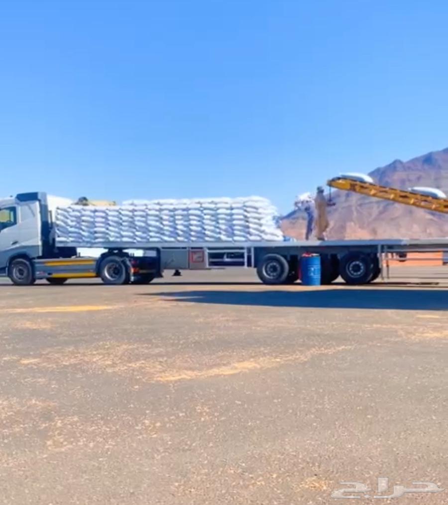 13.60 Flatbed for Transporting and Moving Goods64423021994498111