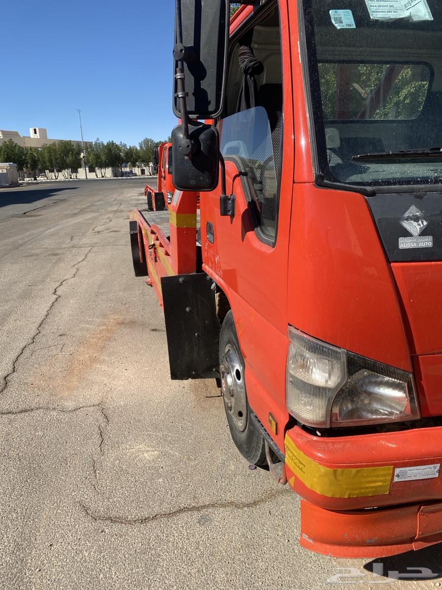 A flatbed truck from Arar heading to Tabuk is moving64423134333186110