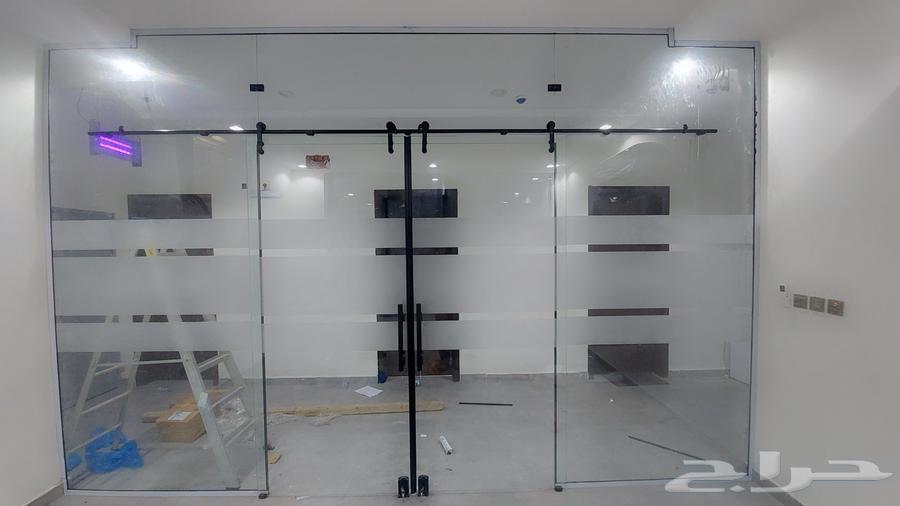 Glass teacher Jeddah, glass technician, tempered glass installation, glass installation64423276219778110