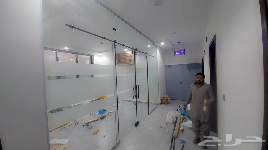 Glass teacher Jeddah, glass technician, tempered glass installation, glass installation64423276219778112