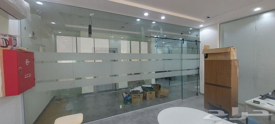 Glass teacher Jeddah, glass technician, tempered glass installation, glass installation64423276219778113