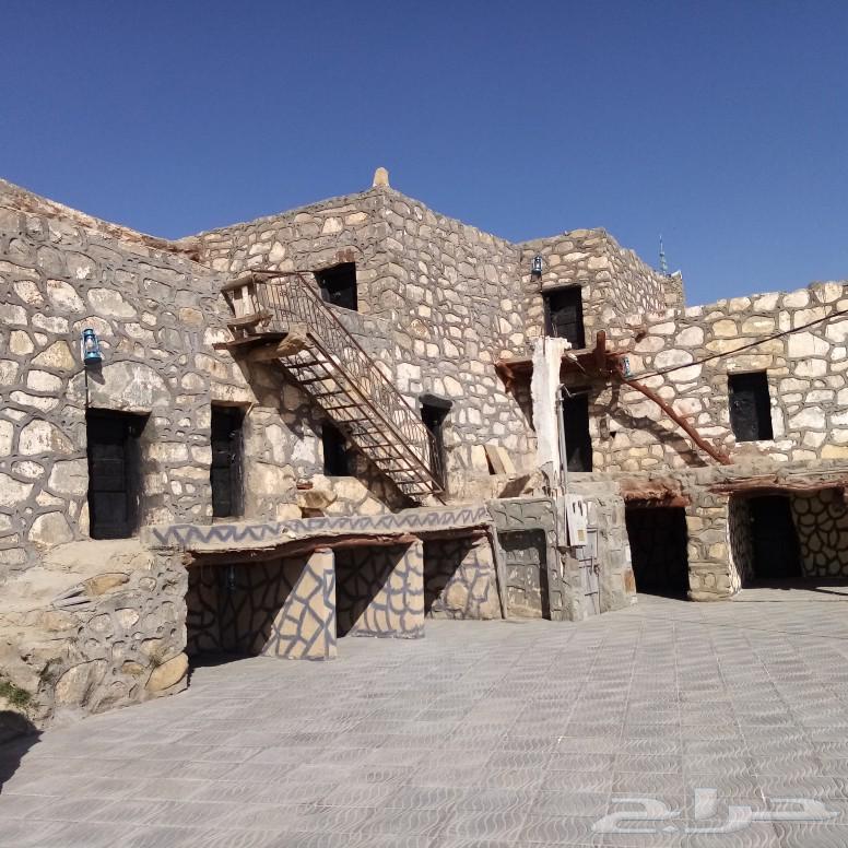 معلم حجر بنا تلبس ربراب64423228599554111