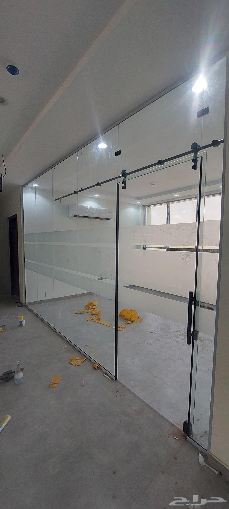 Glass teacher Jeddah, glass technician, tempered glass installation, glass installation64423276219778114