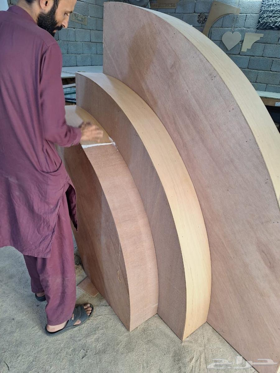 A carpenter is assembling the bedroom and installing an alum64423101455490110