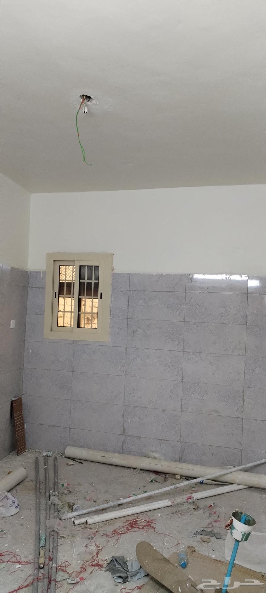 I am a building teacher, a building teacher, and expert in plastering, tiling, and renovations. There is a teacher who specializes in construction.64423353339009110